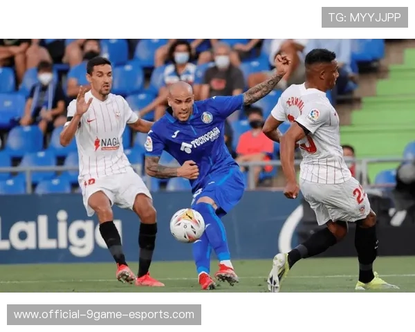 巴黎锋线无解配合，法甲冠军争夺更见悬念