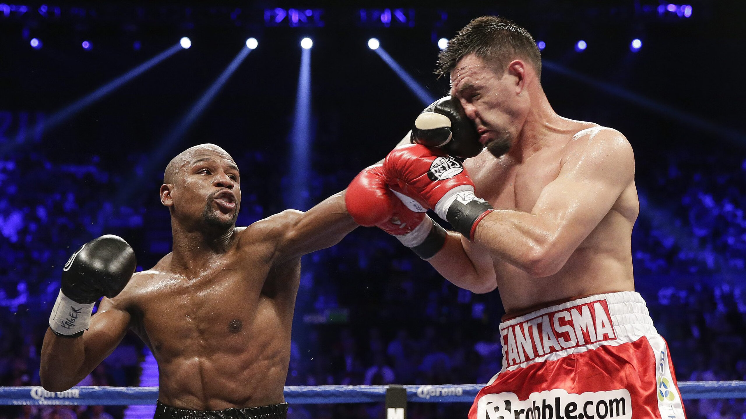 九游手游官网-世界青年长跑锦标赛激情赛段引爆现场，2003-2019年世界长跑冲刺视频